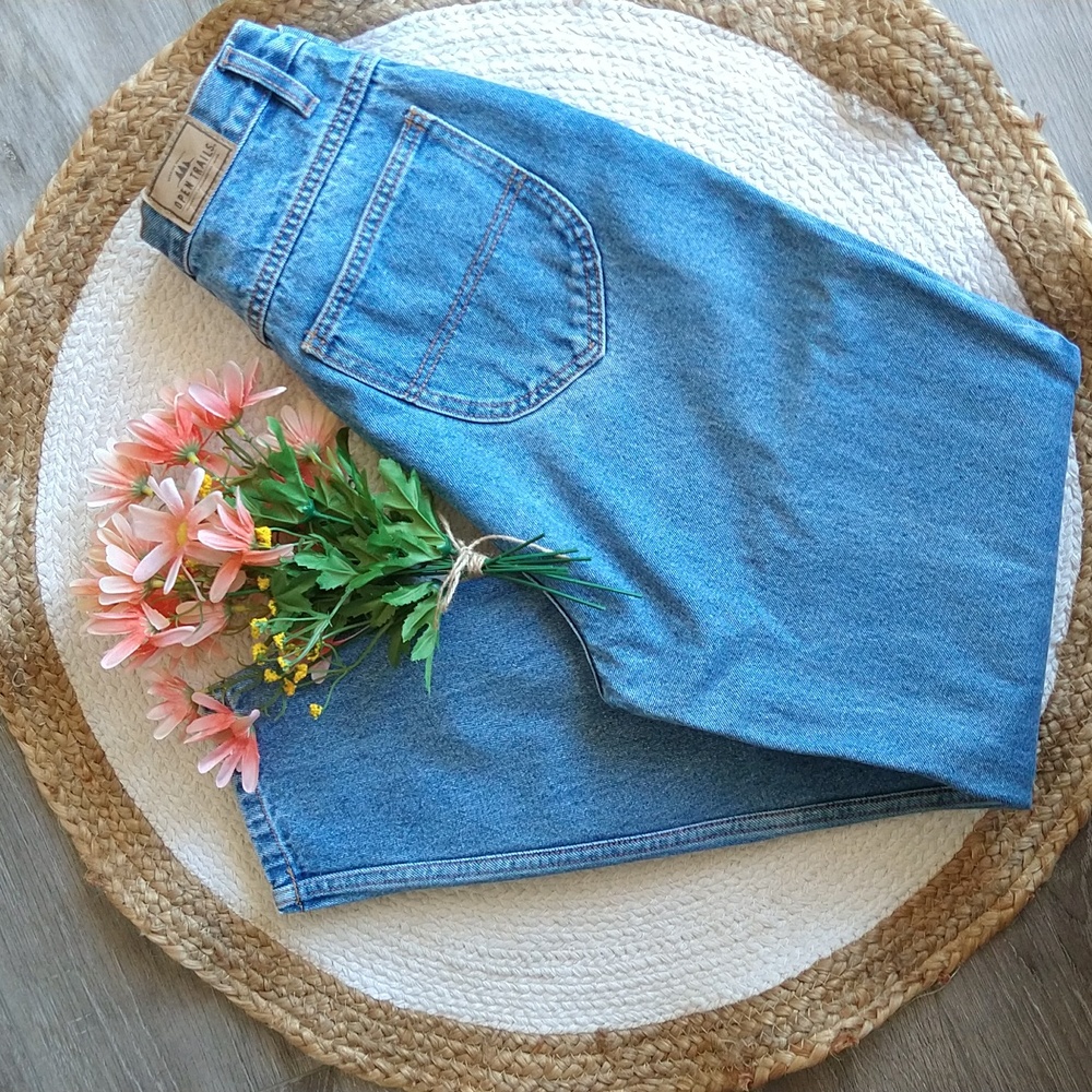 Open Trails Vintage Light Wash High Waisted Short Perfect Mom Jeans